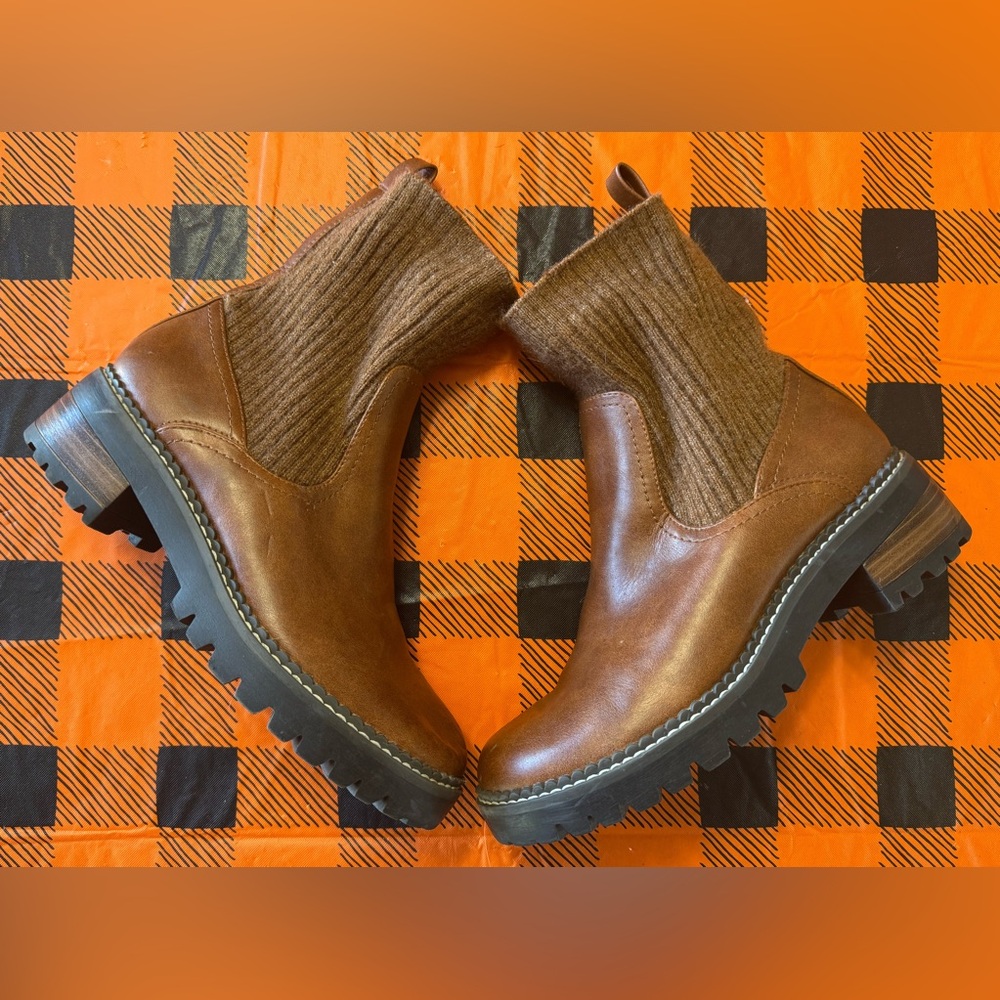 Universal Thread Boots, Size 8, No Box